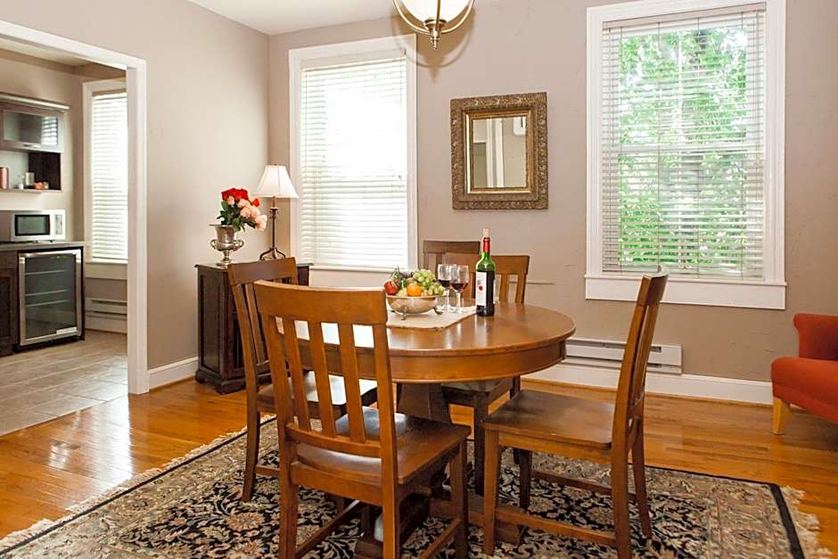 James Buchanan Hotel, Trademark Collection by Wyndham