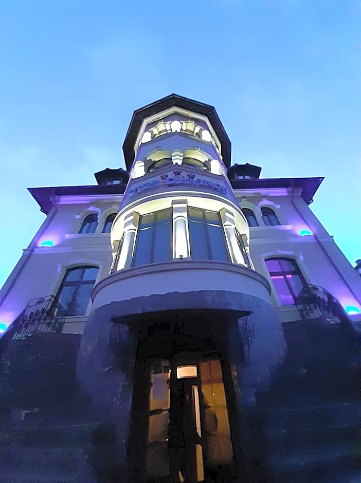 Casa Dunarea by Genco