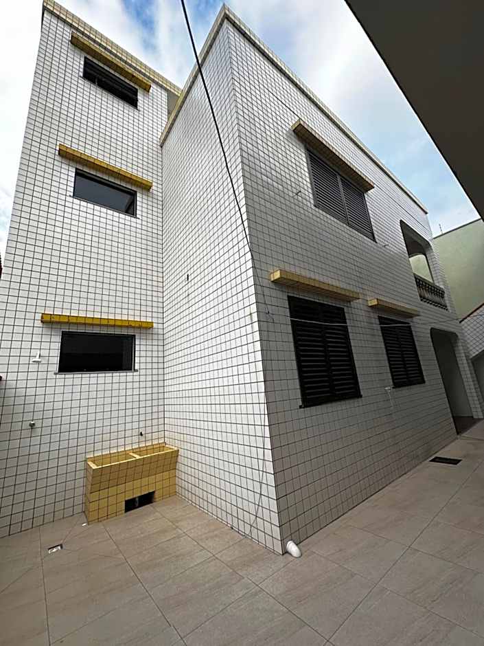 Casa de praia com boa ventilação garagem coberta para 3 carros 50m da praia