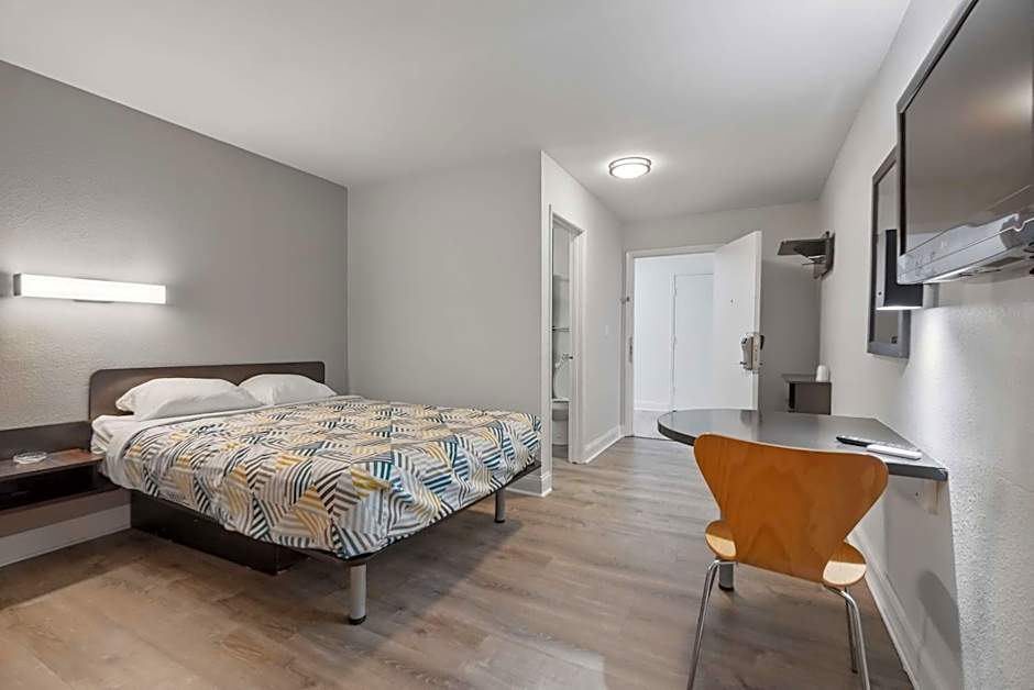 Motel 6-Normal, IL - Bloomington Area