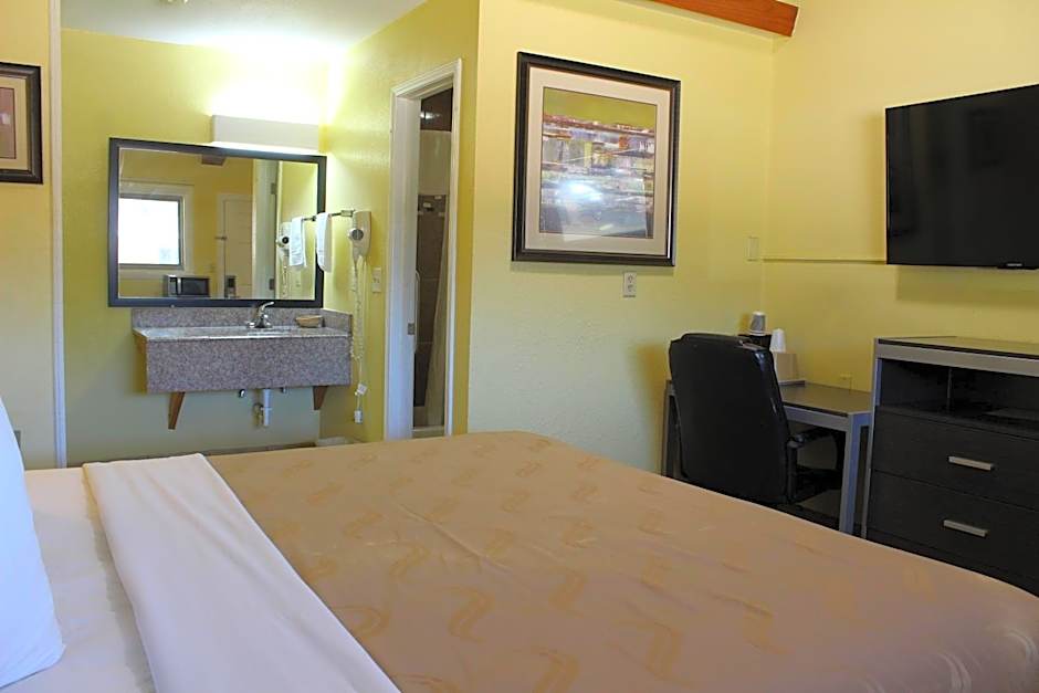 Evergreen Inn and R.V.