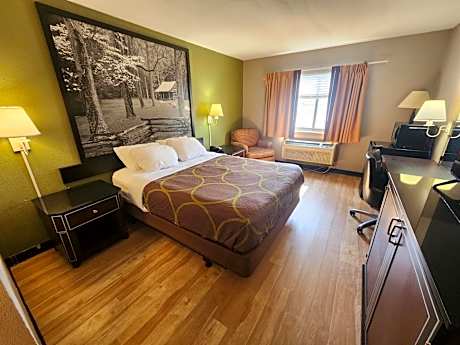 Queen Room - Mobility Access/Non-Smoking
