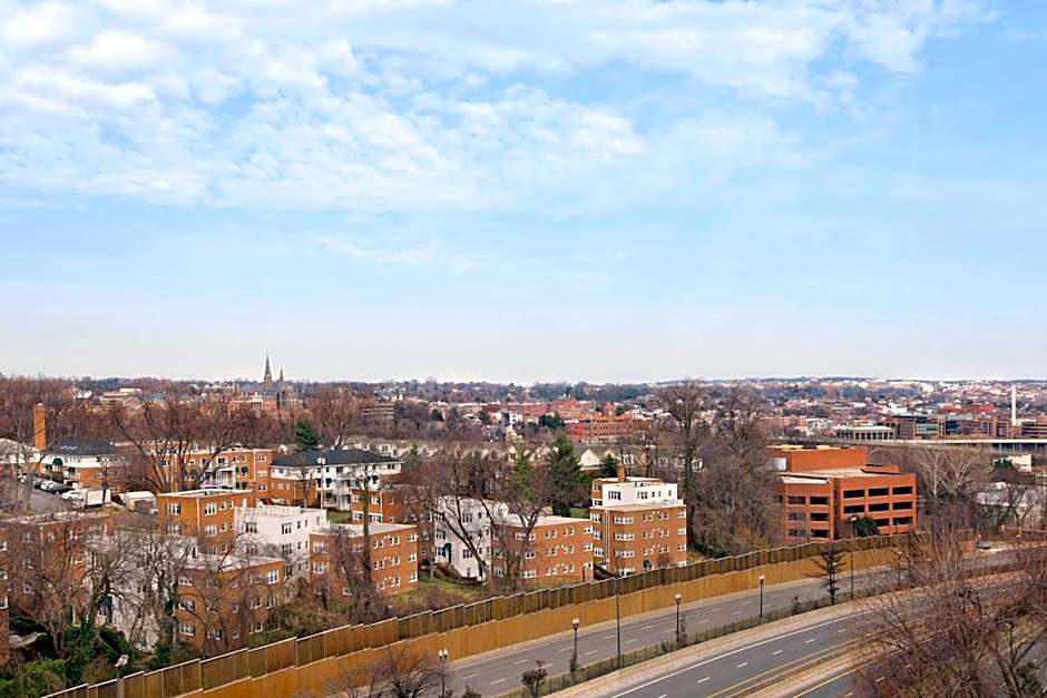 Homewood Suites By Hilton Arlington Rosslyn Key Bridge