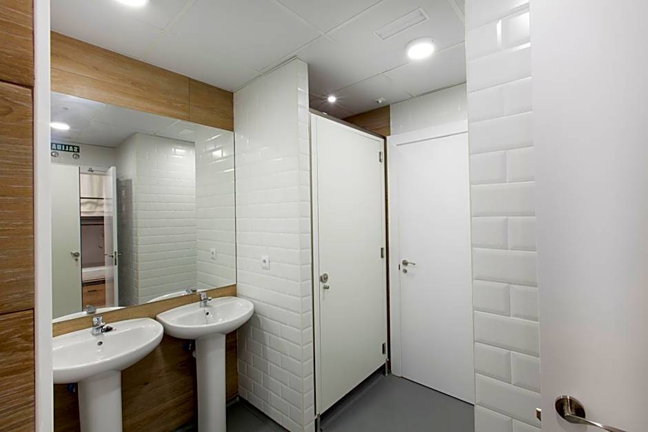 Winederful Hostel & Café