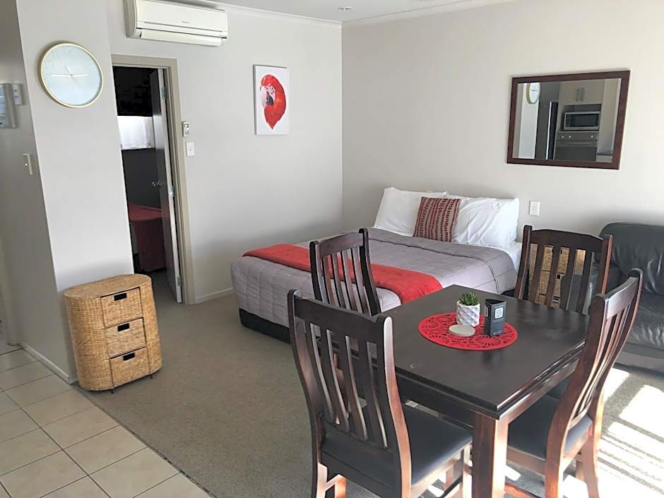 Absolute Lake View Motel