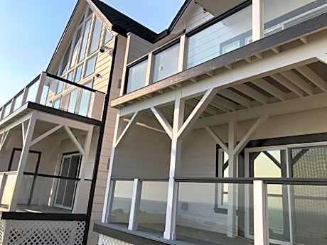 Queen Suite with Sea View