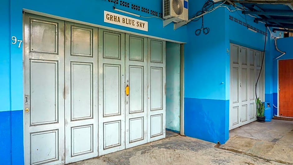 Vaccinated Staff - OYO 2088 Grha Blue Sky Syariah