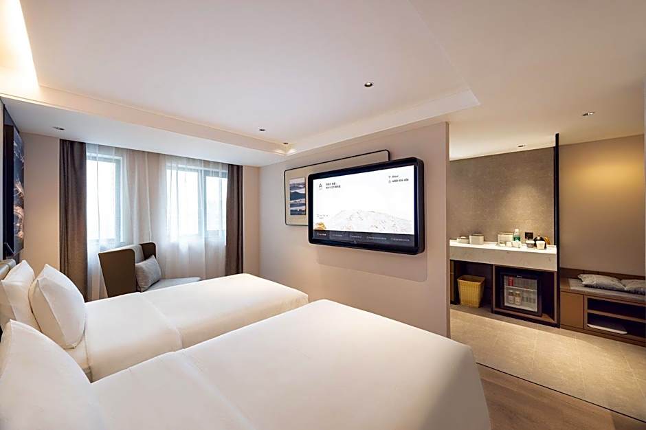 Atour Hotel Dalian Donggang Business District Gangwan Plaza