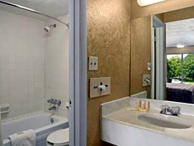 Days Inn by Wyndham Roanoke Civic Center