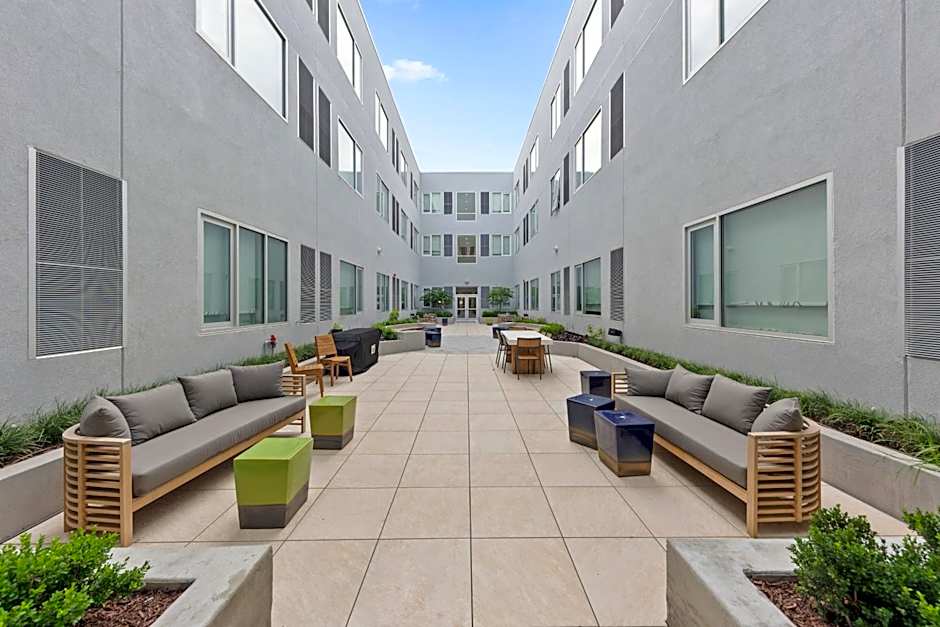 Element Hampton Peninsula Town Center