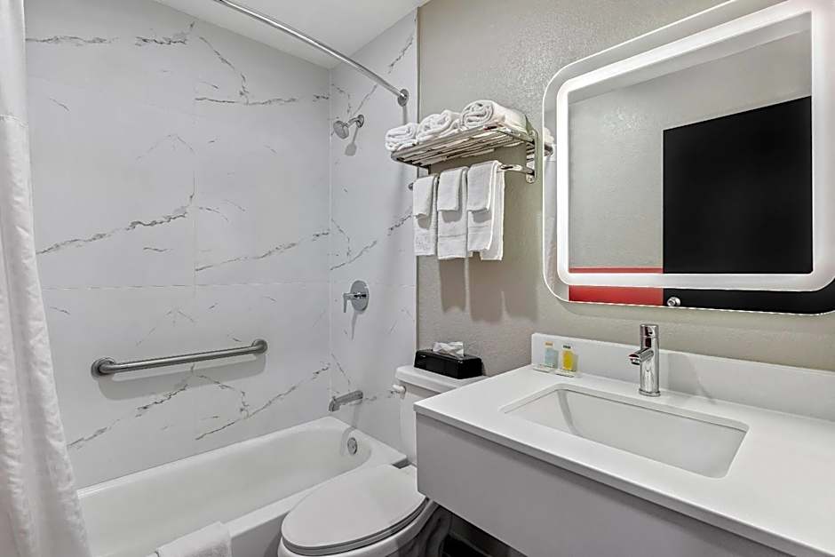 Super 8 by Wyndham Lewiston Auburn Area