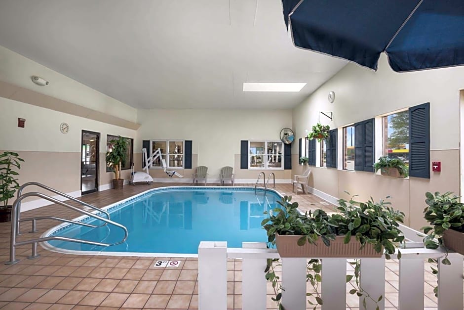 Days Inn by Wyndham Oglesby/ Starved Rock