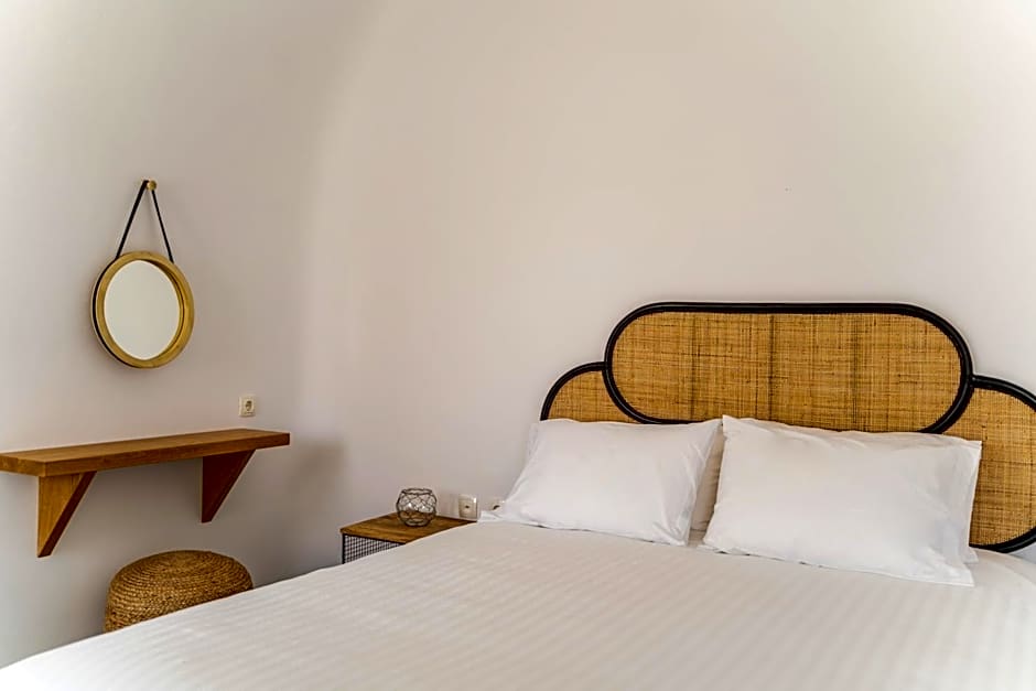 Evanthia Best View Thirassia Island Hotel