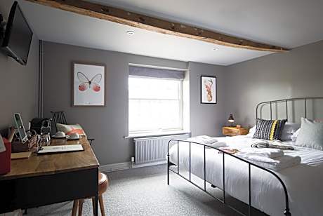 Deluxe Double Room with Shower