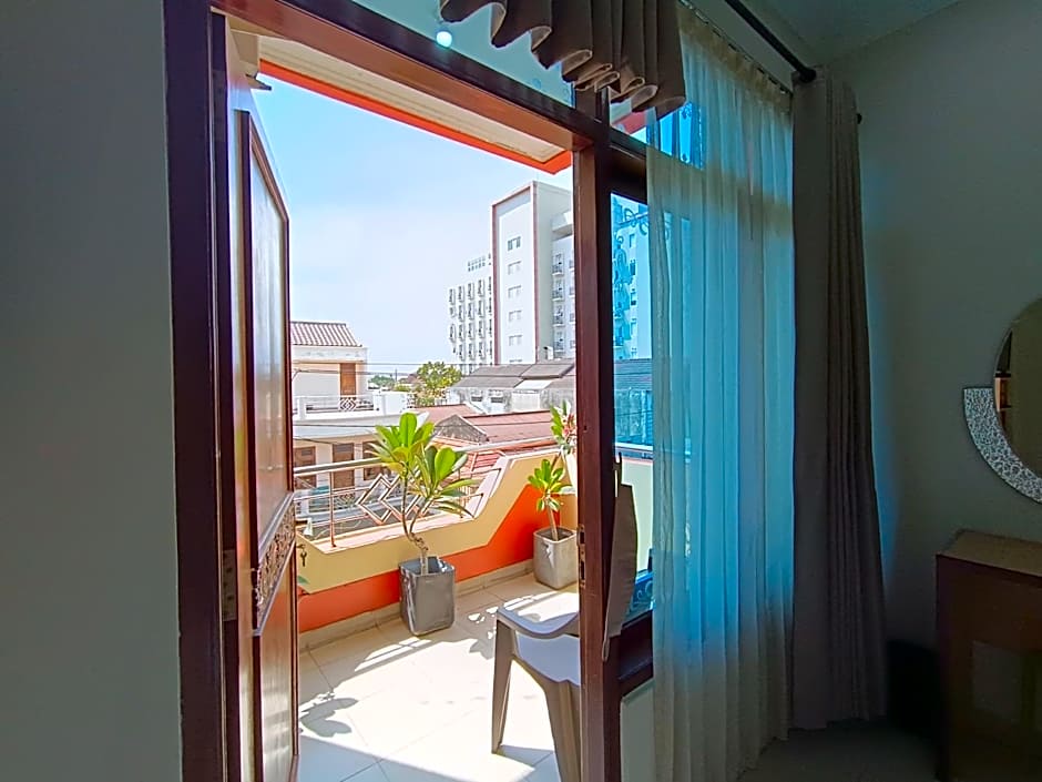 The Cabin Hotel Ngupasan