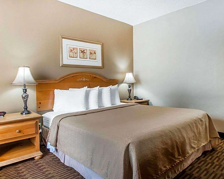 Quality Inn US65 & E Battlefield Rd Springfield