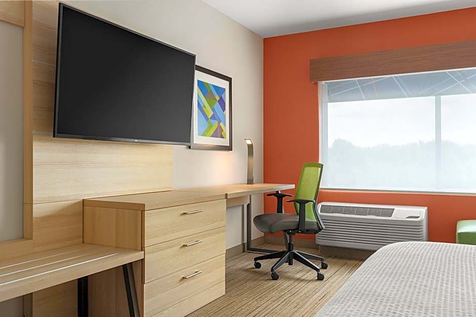 Holiday Inn Express and Suites Staunton By IHG