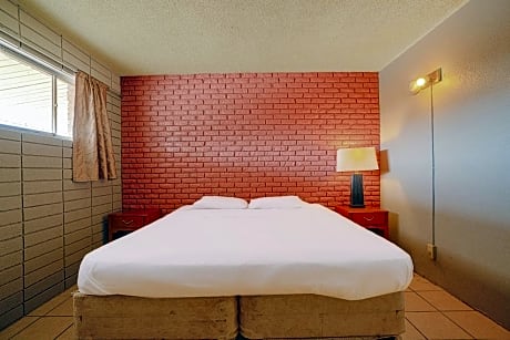 King Bed Non-Smoking