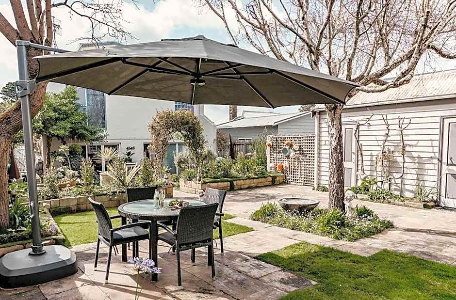 Edge17 Waterfront Apartment, plus Cottage with Garden View - Port Fairy