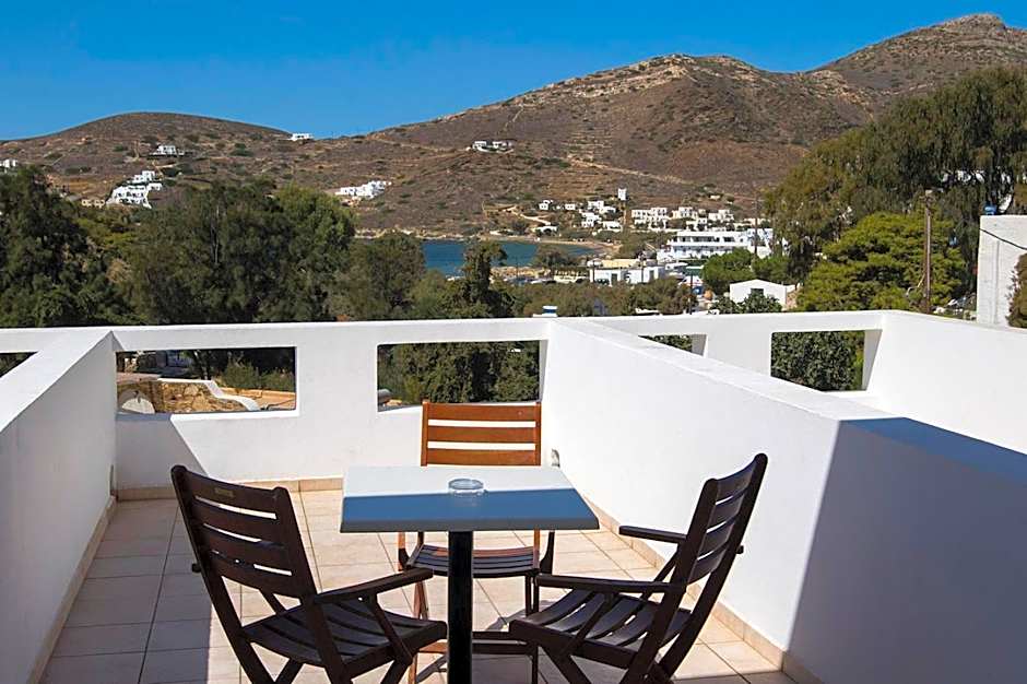 Armadoros Hotel / Ios Backpackers