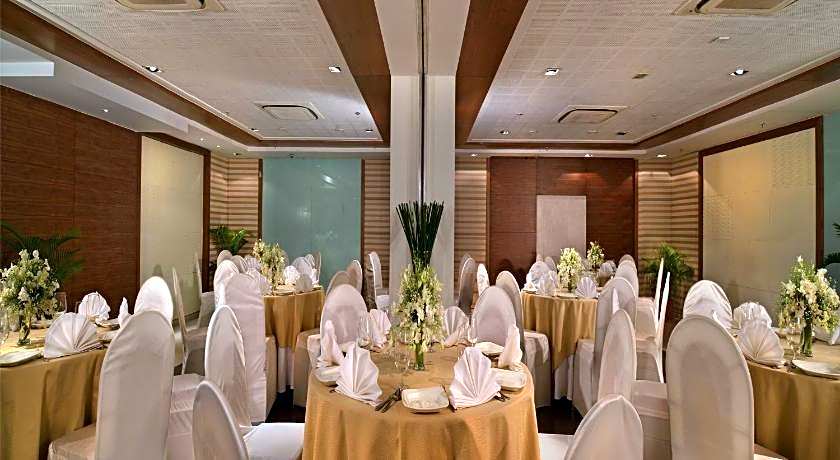 Majestic Court Sarovar Portico