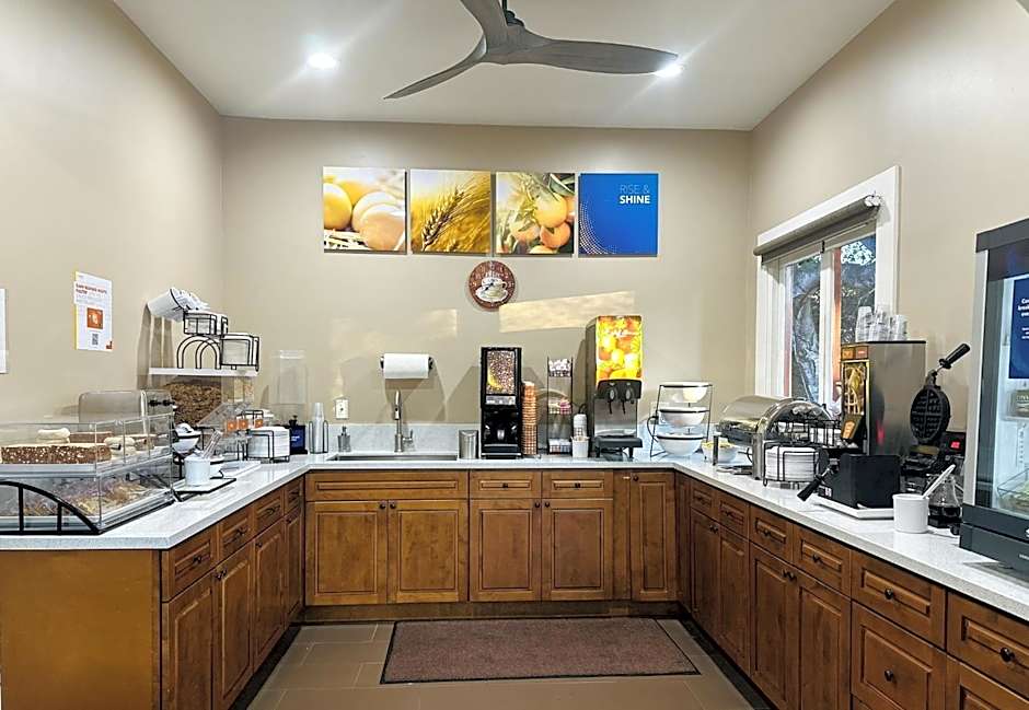 Comfort Inn Monterey Peninsula Airport