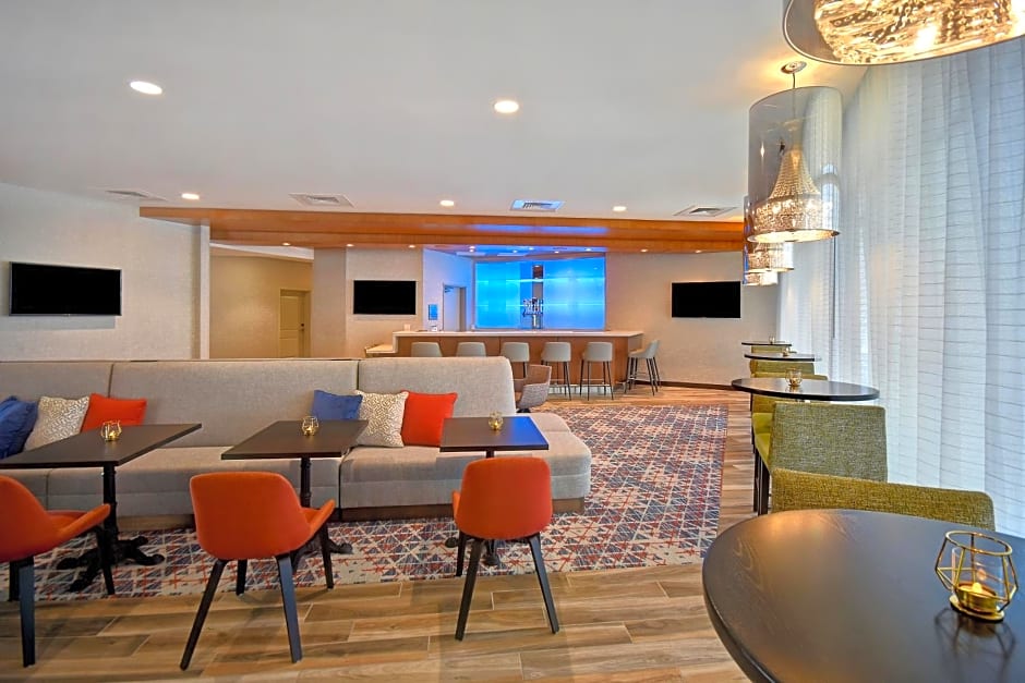 Hampton Inn & Suites Las Vegas Convention Center - No Resort Fee