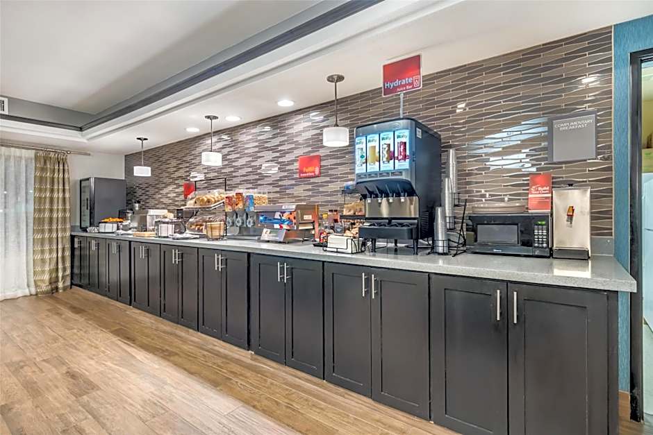 Best Western Plus Liberal Hotel & Suites