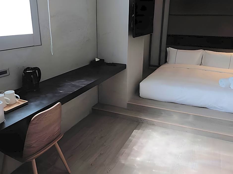 Bouti Waterfront Hotel