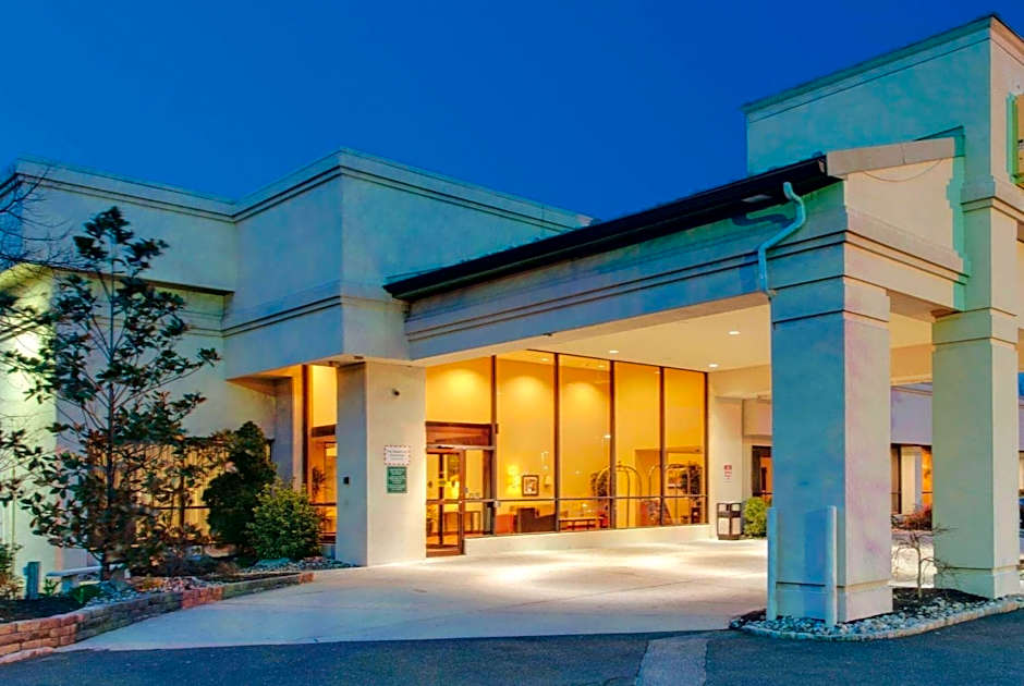 Ramada by Wyndham Fairfield NJ