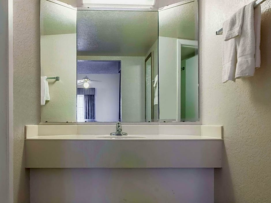 La Quinta Inn by Wyndham New Orleans West Bank / Gretna