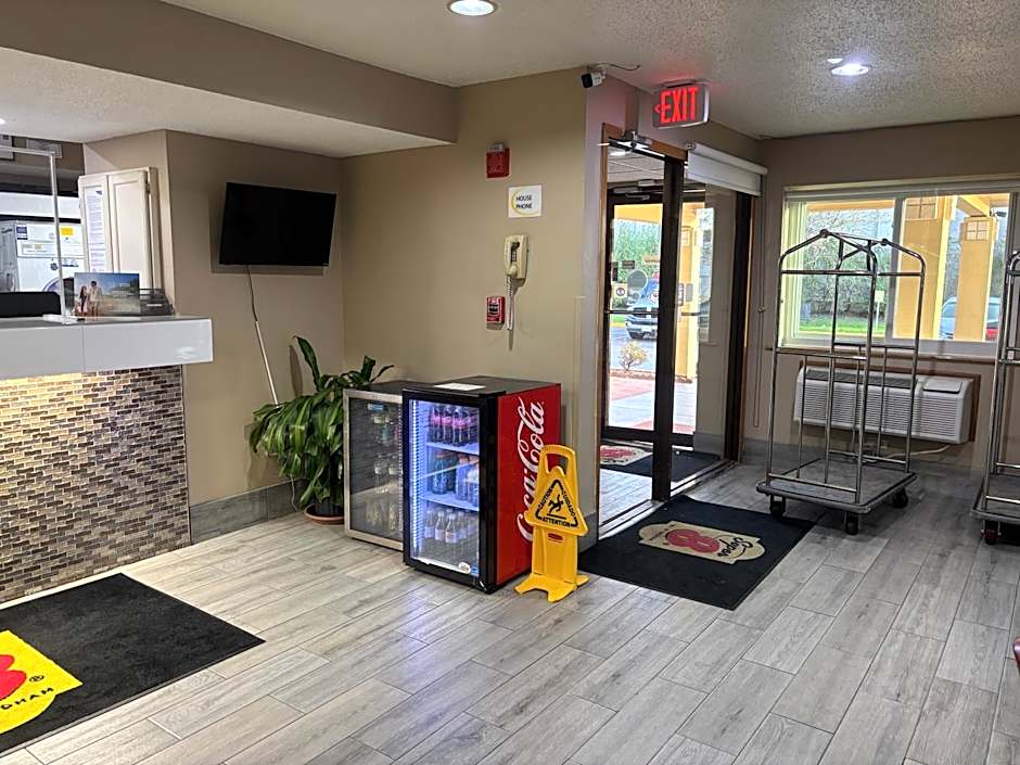Super 8 by Wyndham Mundelein/Libertyville Area