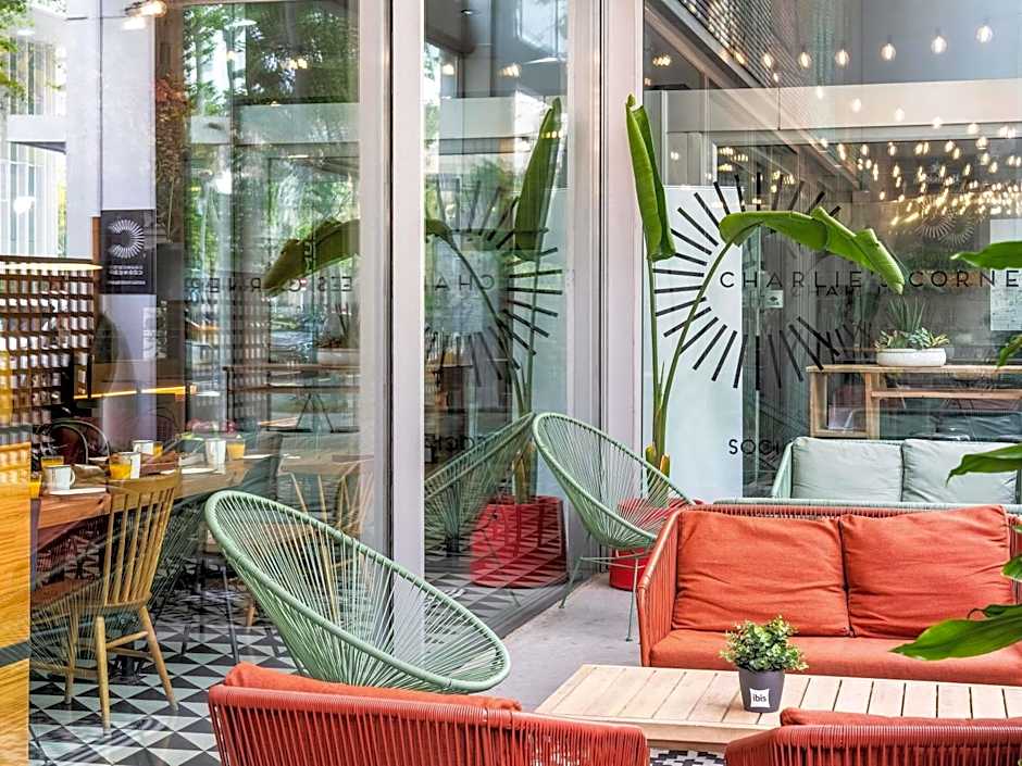 ibis Barcelona Pza Glories 22