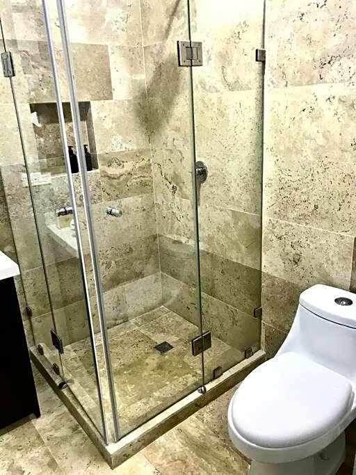 012 Modern Studio Luxurious Condo Wifi 100 Mb