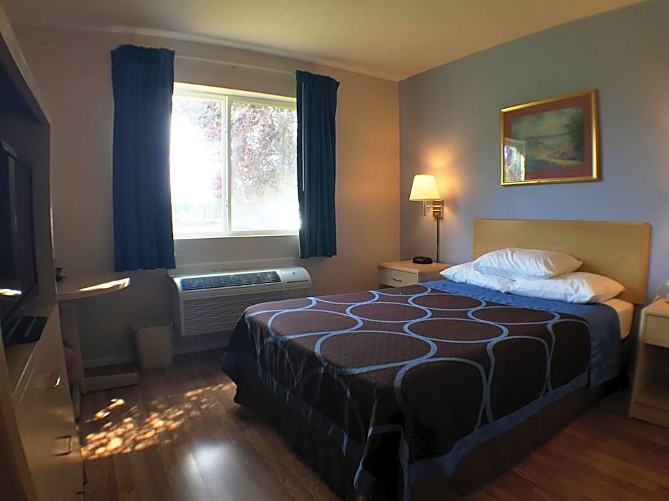 Super 8 by Wyndham Canandaigua