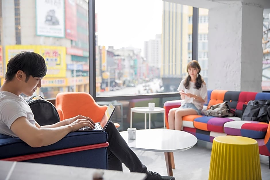 Single Inn - Kaohsiung Station