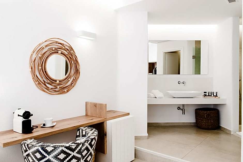 Super Paradise Hotel