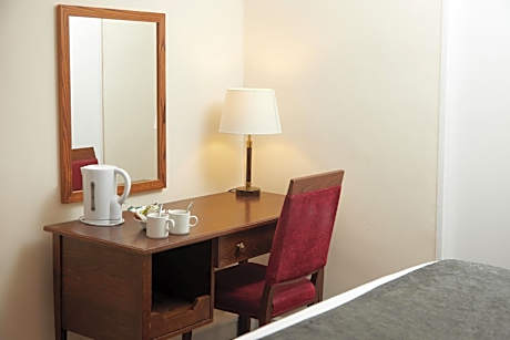 Family Room (2 Adults + 2 Children)