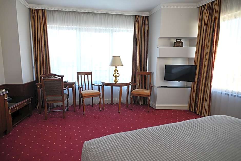 Stone Bridge Hotel