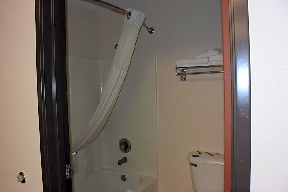 Travelodge Suites by Wyndham Newberg