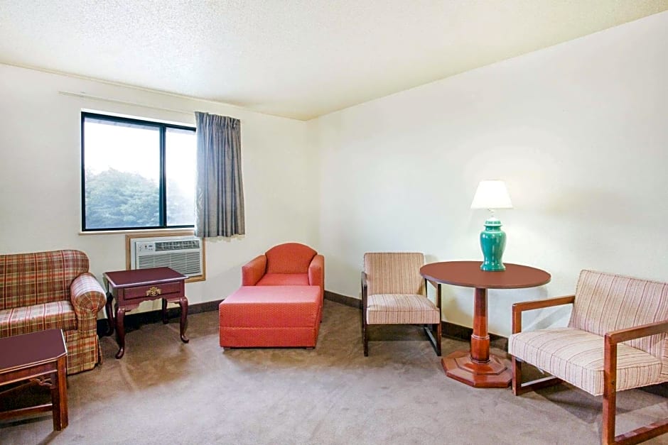 Super 8 by Wyndham Lexington VA