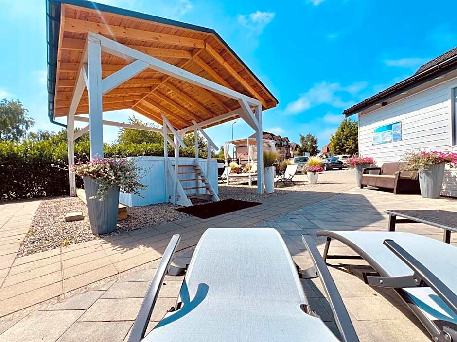 Biale Domki Paula Rewal - Domki z klimatyzacja, w obiekcie Jacuzzi i darmowe Wifi!