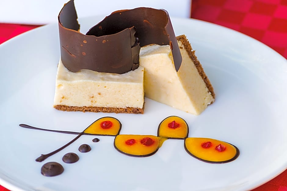 Travellers Beach Hotel & Club