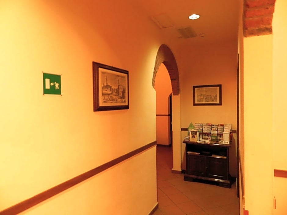 Hotel Monica