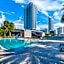 Spectacular View wBalcony Pool