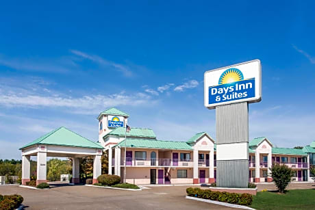 Days Inn & Suites by Wyndham Bentonville