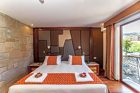 Deluxe Suite with Spa Bath