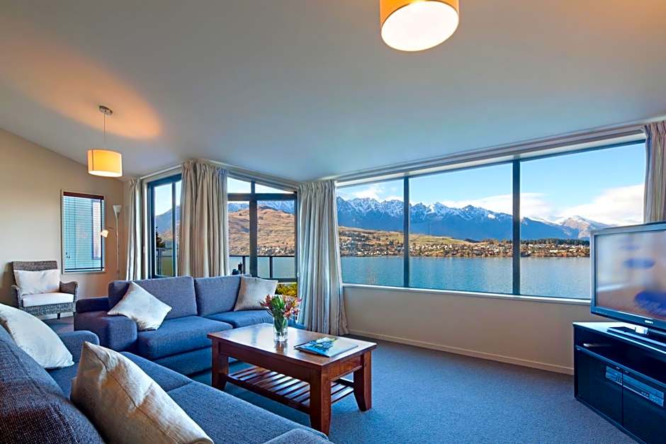 Spinnaker Bay Apartments