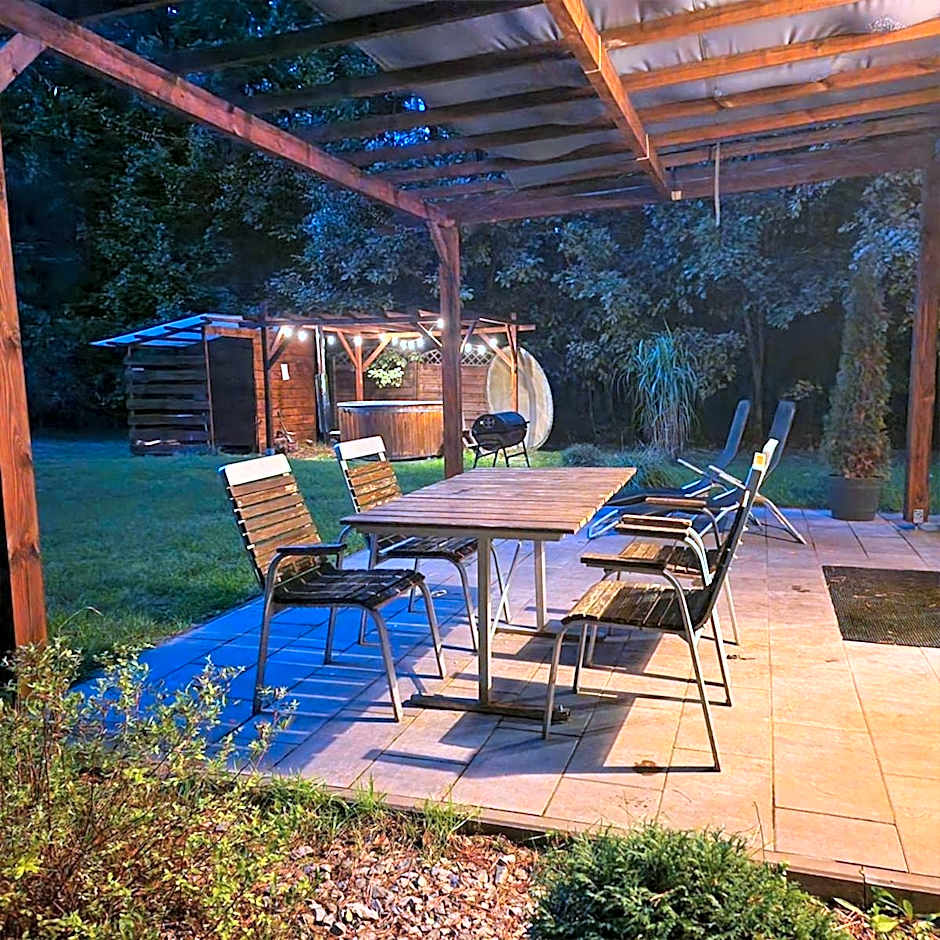 Ranczo w lesie - domki z jacuzzi