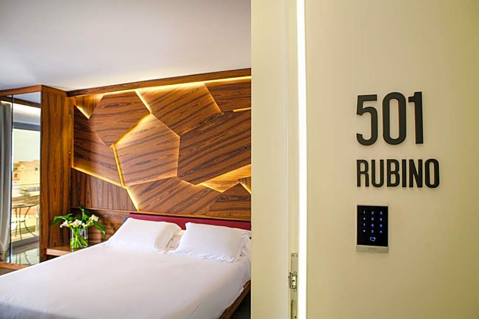 Upper - Boutique Hotel